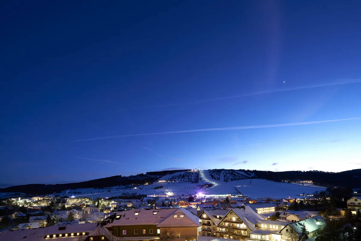 Willingen im Winter, verschneiter Ort im Upland